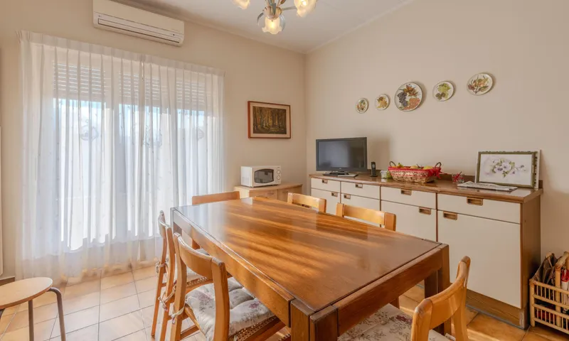VILLA DI 10 LOCALI CON AMPIO GIARDINO A MORBIO INFERIORE, foto 4