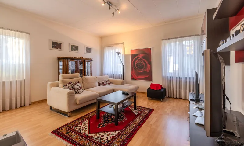 VILLA DI 10 LOCALI CON AMPIO GIARDINO A MORBIO INFERIORE, foto 9
