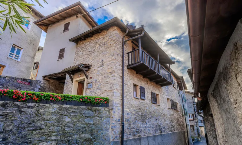 GRANDE CASA RUSTICA DI CHARME DI 4.5 LOCALI A CABBIO, Foto 2