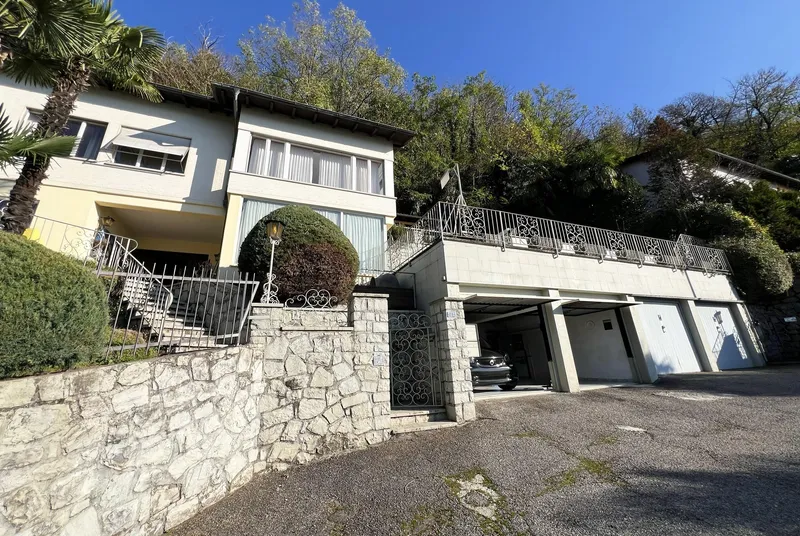 VILLA 6.5 LOCALI CON STUPENDA VISTA LAGO E PISCINA A BISSONE, photo 2