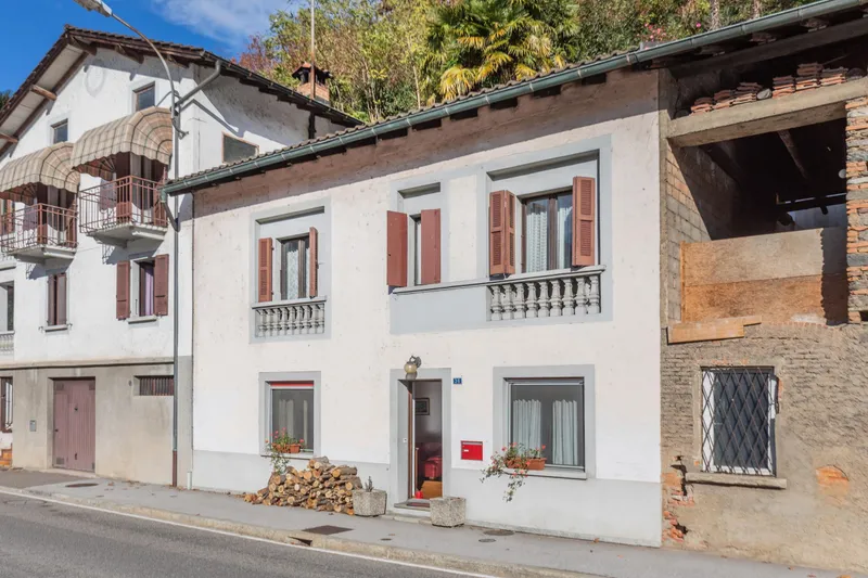 SPLENDIDA CASA DI 3.5 LOCALI CON TERRAZZE A PONTE TRESA, foto 2