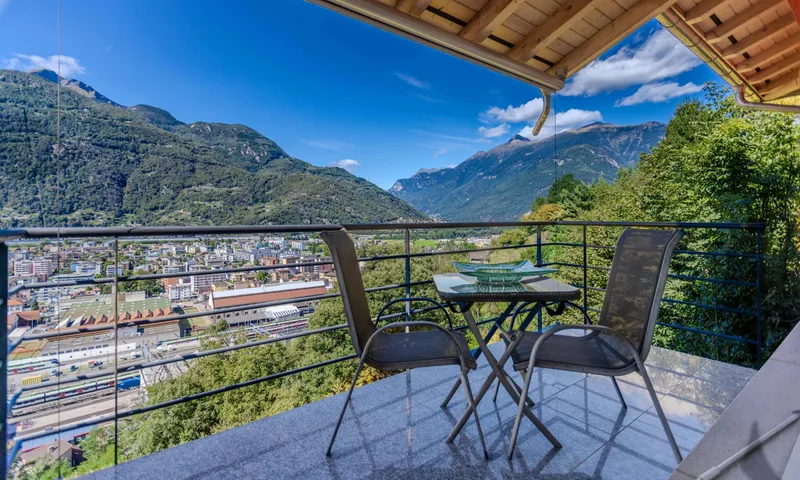 COMODA CASA 4.5 LOCALI NEL VERDE CON VISTA A BELLINZONA-DARO, foto 2