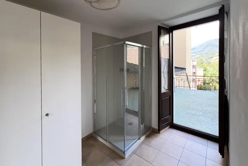 PALAZZINA CON UNITÀ RESIDENZIALI E COMMERCIALI A VACALLO, foto 4