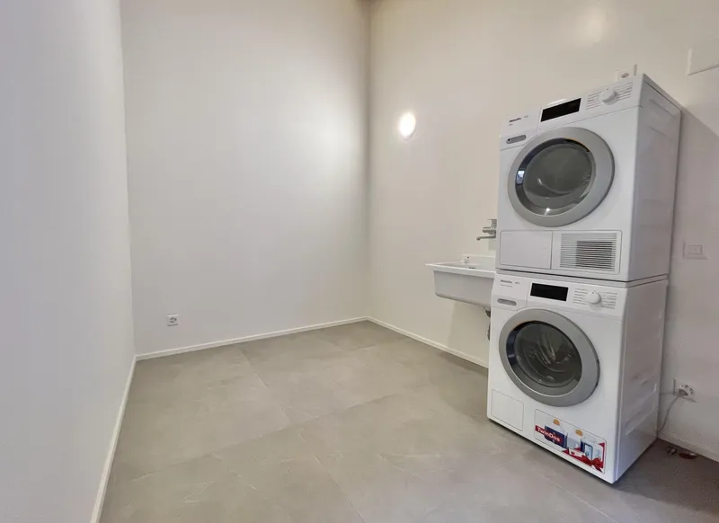 AFFITTASI MODERNO 2.5 LOCALI RISTRUTTURATO A RIVA SAN VITALE, foto 5