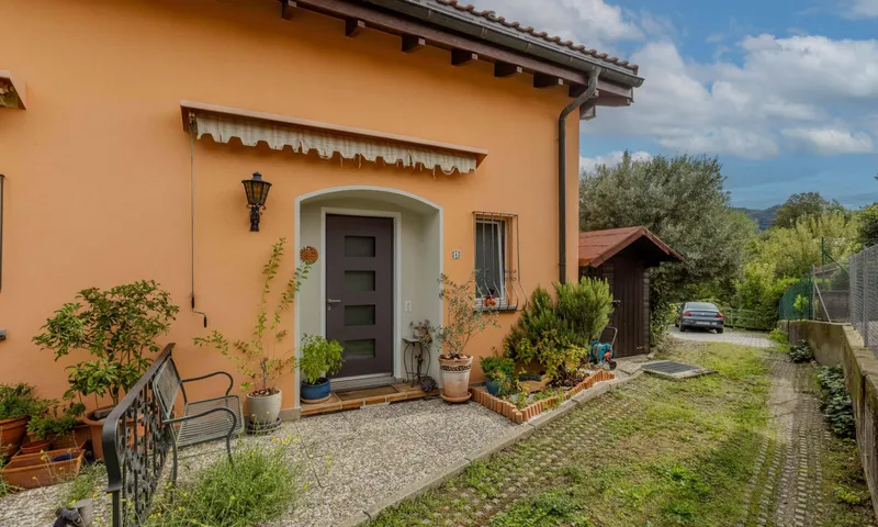 ELEGANTE CASA DI 3.5 LOCALI CON GIARDINO A CASTEL SAN PIETRO, foto 2