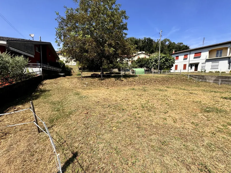TERRENO PIANEGGIANTE DI 906 MQ CON LICENZA APPROVATA AD ARZO, foto 5