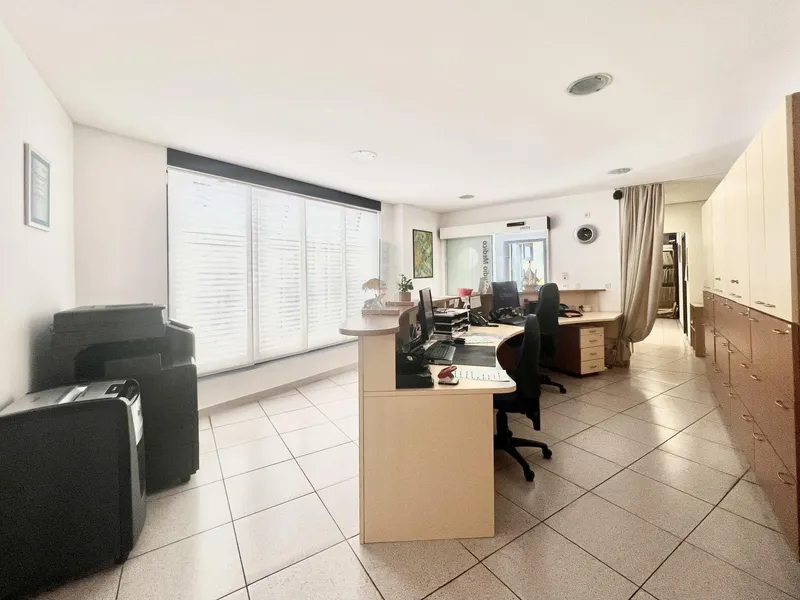AFFITTASI SUPERIFICIE AMMINISTRATIVA 7 LOCALI A VEZIA, foto 1
