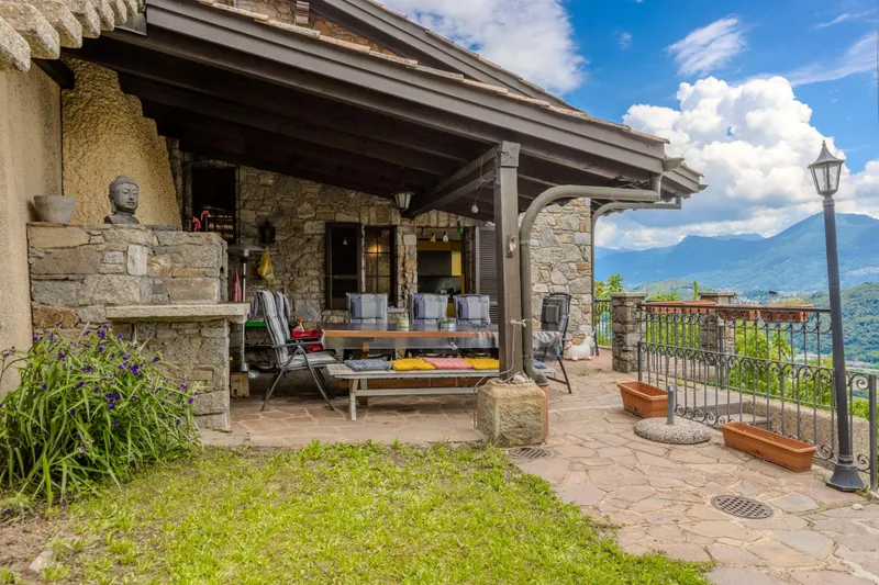 AMPIA VILLA 7 LOCALI CON SPLENDIDA VISTA LAGO A CIMO-BIOGGIO, photo 1