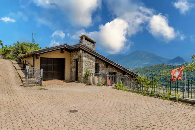 AMPIA VILLA 7 LOCALI CON SPLENDIDA VISTA LAGO A CIMO-BIOGGIO, photo 12