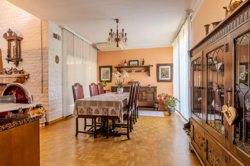 VILLA IN ZONA RISERVATA CON AMPIO GIARDINO A COLDRERIO, Foto 4