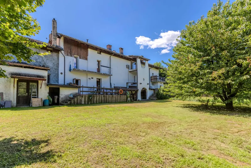 AMPIA E LUMINOSA CASA DI 13 LOCALI NEL VERDE A NOVAZZANO, foto 12