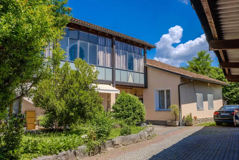 AMPIA E LUMINOSA CASA DI 13 LOCALI NEL VERDE A NOVAZZANO, foto 2