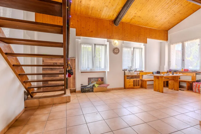 AMPIA E LUMINOSA CASA DI 13 LOCALI NEL VERDE A NOVAZZANO, foto 5