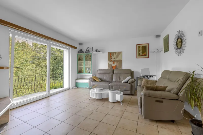 SPAZIOSA VILLA BIFAMILIARE 6.5 CON GIARDINO A CARABBIA, foto 8