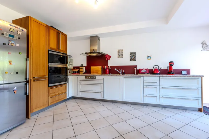 SPAZIOSA VILLA BIFAMILIARE 6.5 CON GIARDINO A CARABBIA, foto 4