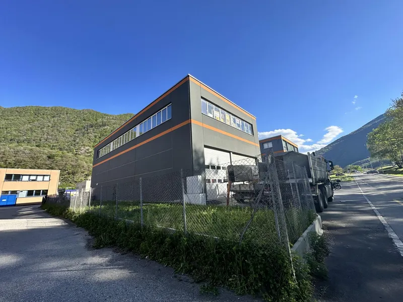 2 NUOVI STABILI AMMINISTRATIVI E ARTIGIANALI A MEZZOVICO, Foto 8