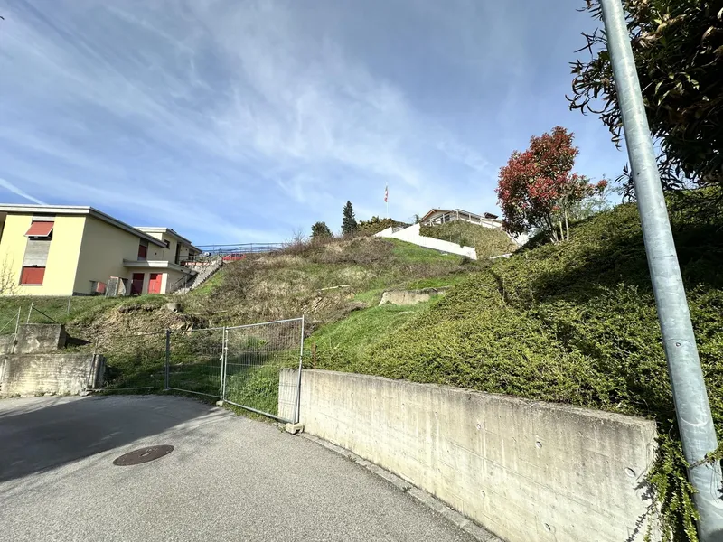 TERRENO CON LICENZA PER UNA VILLA DI PREGIO A COMANO, photo 3