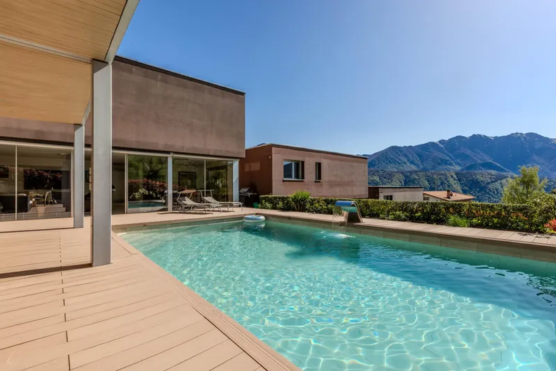 MERAVIGLIOSA VILLA NEL VERDE CON PISCINA VISTA LAGO A CARONA, foto 4