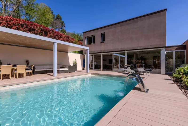 MERAVIGLIOSA VILLA NEL VERDE CON PISCINA VISTA LAGO A CARONA, foto 2