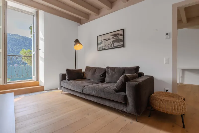 SPLENDIDO 2.5 LOCALI FRONTE LAGO CON BALCONE A MORCOTE, foto 3