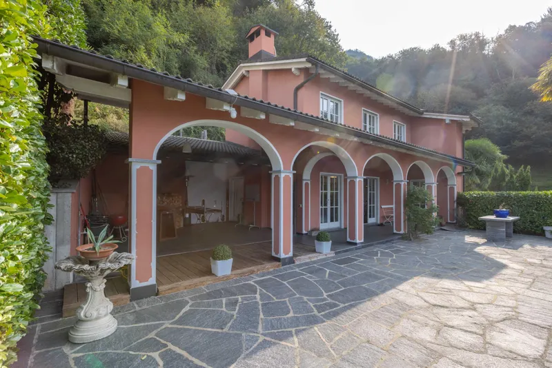 MERAVIGLIOSA VILLA 5.5 CON VISTA LAGO IN COLLINA D'ORO, Foto 2