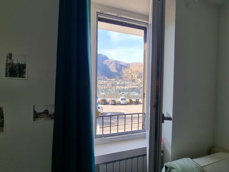 APPARTAMENTO 2.5 LOCALI RINNOVATO CON CORTILE A CAPOLAGO, foto 5