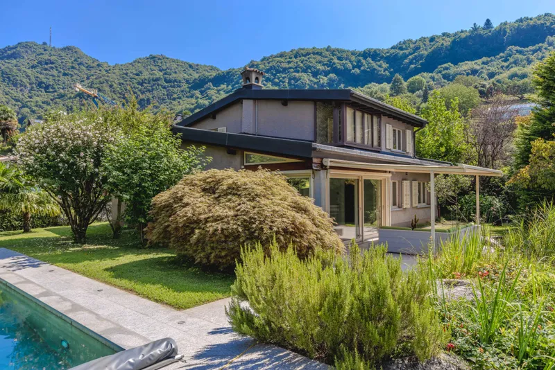 STUPENDA VILLA 5.5 CON AMPIO GIARDINO E PISCINA A CARABBIA, photo 3