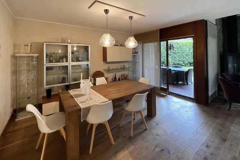 SPLENDIDA VILLA 5.5 VICINO AL LAGO CON BEL GIARDINO A FIGINO, Foto 5