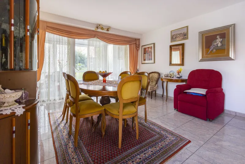 AMPIO 7 LOC. IN VILLA BIFAMILIARE CON GIARDINO A BREGANZONA, Foto 1
