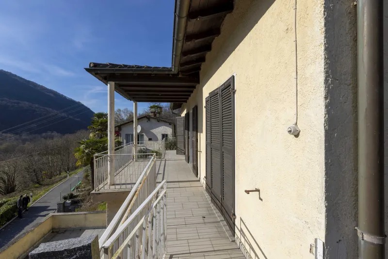 CASA 3.5 LOC. DA RISTRUTTURARE CON AMPIO GIARDINO A CROGLIO, photo 1