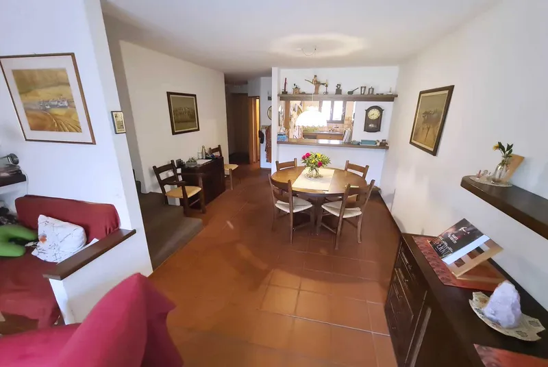 CASA UNIFAMILIARE ATTIGUA 4.5 LOCALI CON GIARDINO AD AGNO, foto 3