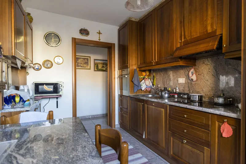 CASA TRIFAMILIARE CON GIARDINO PIANEGGIANTE A BREGANZONA, foto 5
