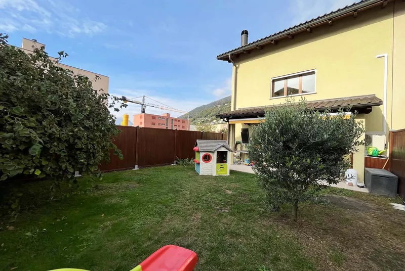 CASA A SCHIERA 5.5 LOCALI CON GIARDINO A MONTE CARASSO, foto 8