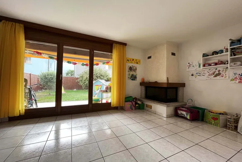 CASA A SCHIERA 5.5 LOCALI CON GIARDINO A MONTE CARASSO, foto 7