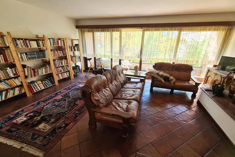 ACCOGLIENTE CASA 5.5 LOCALI IMMERSA NEL VERDE A MELANO, foto 2