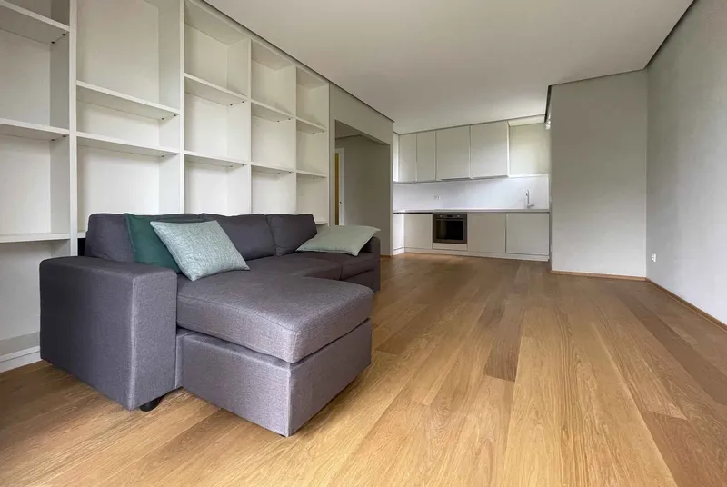 AFFITTASI 2.5 VISTA LAGO CON GIARDINO E PISCINA A BISSONE, foto 4
