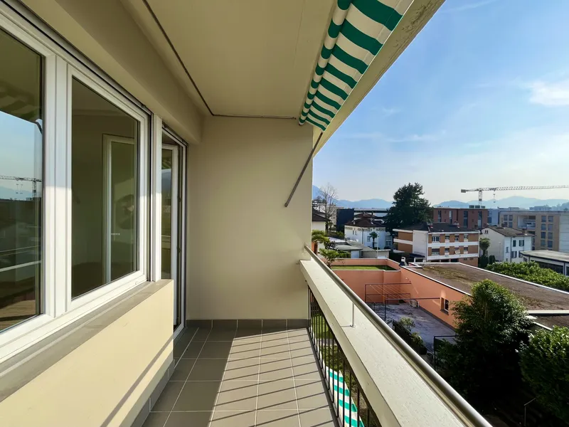 AFFITTASI SPAZIOSO ATTICO 3.5 LOCALI CON BALCONE A SAVOSA, foto 1