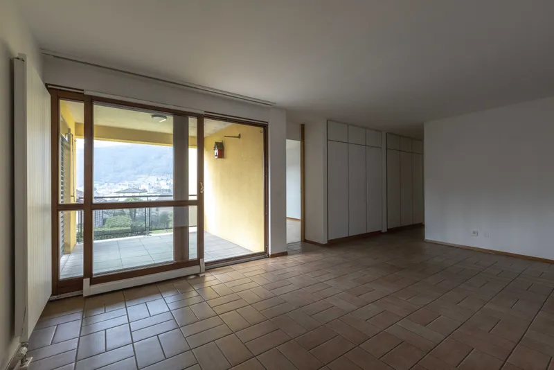 SPAZIOSO 4.5 LOCALI CON TERRAZZA E VISTA APERTA A CADEMPINO, foto 2
