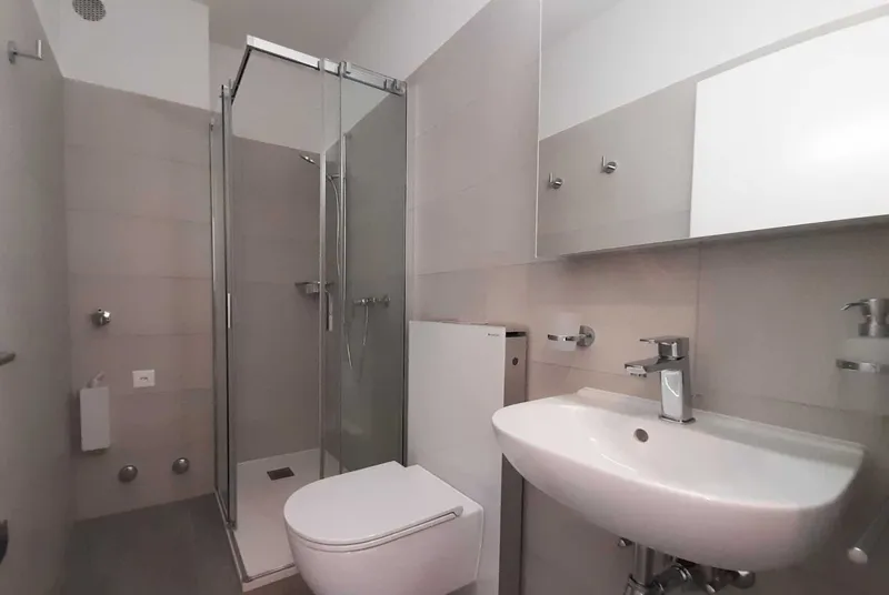 AFFITTASI MONOLOCALE CON TERRAZZA E PISCINA A BREGANZONA, foto 8