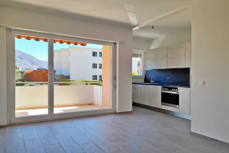 AFFITTASI MONOLOCALE CON TERRAZZA E PISCINA A BREGANZONA, foto 2
