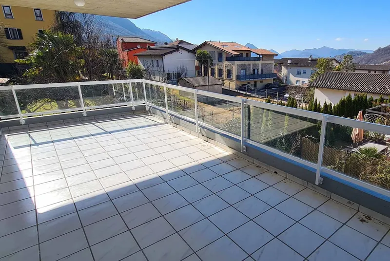 SPAZIOSO 3.5 LOCALI CON AMPIA TERRAZZA E VISTA APERTA A DINO, Foto 4