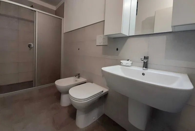 AFFITTASI MODERNO ED ELEGANTE 2.5 LOCALI A CADENAZZO, Foto 5