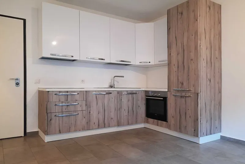 AFFITTASI MODERNO ED ELEGANTE 2.5 LOCALI A CADENAZZO, Foto 3