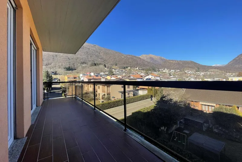 GRANDE 3.5 LOCALI RISTRUTTURATO CON AMPIA TERRAZZA A TAVERNE, foto 2