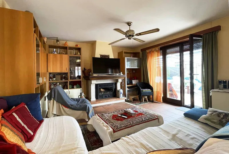 CASA BIFAMILIARE AMPLIABILE CON TERRAZZE A SALA CAPRIASCA, foto 2