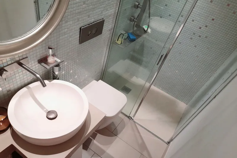 AFFITTASI MODERNO ED AMPIO 3.5 LOCALI CON TERRAZZA A PORZA, Foto 7