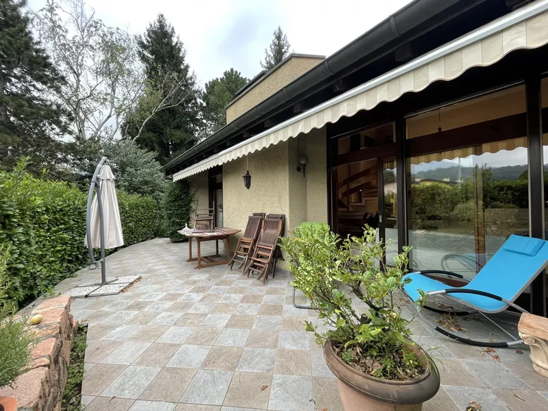 BELLISSIMA VILLA A SCHIERA 5.5 IMMERSA NEL VERDE A ORIGLIO, foto 3