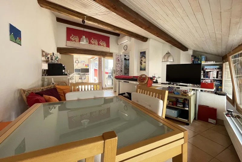 AMPIA E TIPICA CASA DI 5.5 LOCALI A RIVA SAN VITALE, Foto 1
