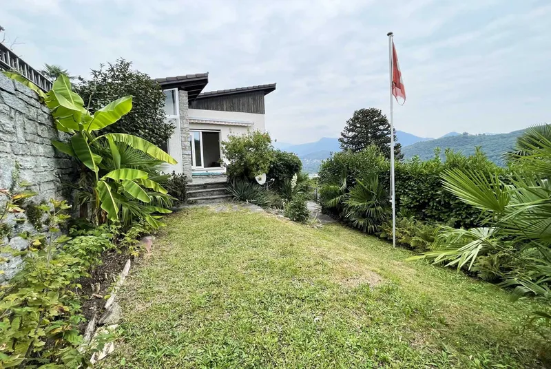 BELLISSIMA CASETTA CON GRANDE GIARDINO E VISTA LAGO AD AGNO, foto 2
