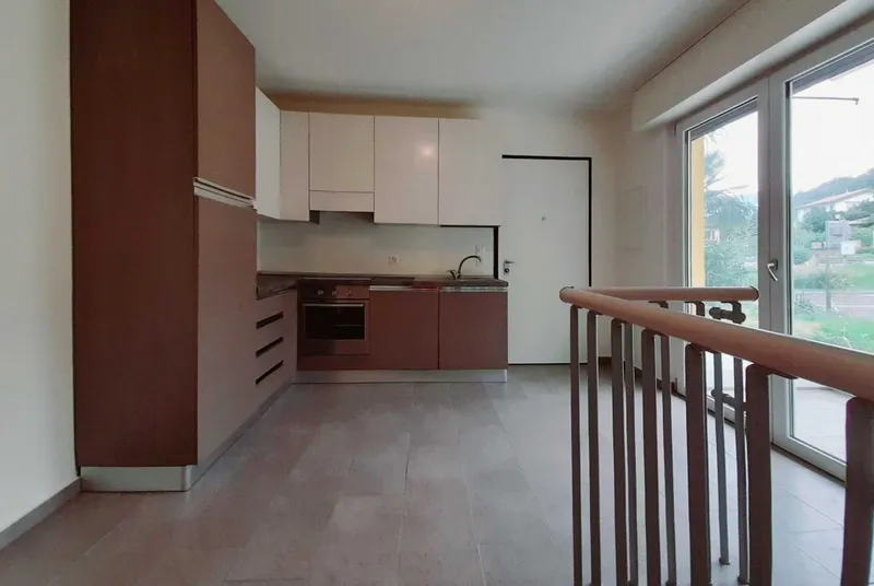 AFFITTASI DUPLEX 4 LOCALI MODERNO CON GIARDINO A CADENAZZO, foto 4